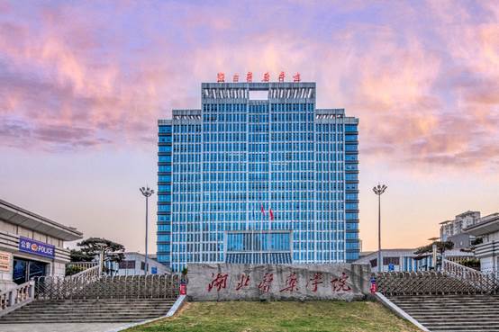 建筑与房屋的城市空拍图描述已自动生成